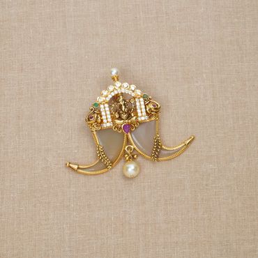 Divine Ganesha Tiger Nail Gold Pendant 115VG1593